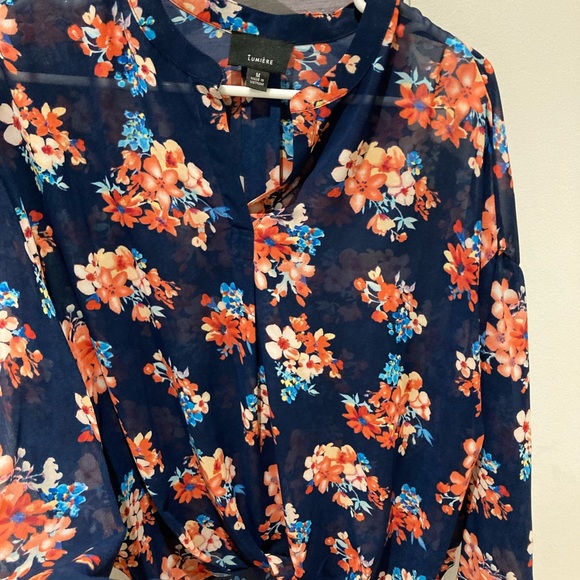 Floral blouse. - Picture 3 of 3
